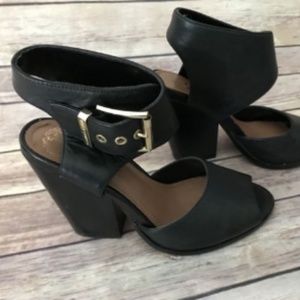 Vince Camuto Sandal Size 6 Black Leather